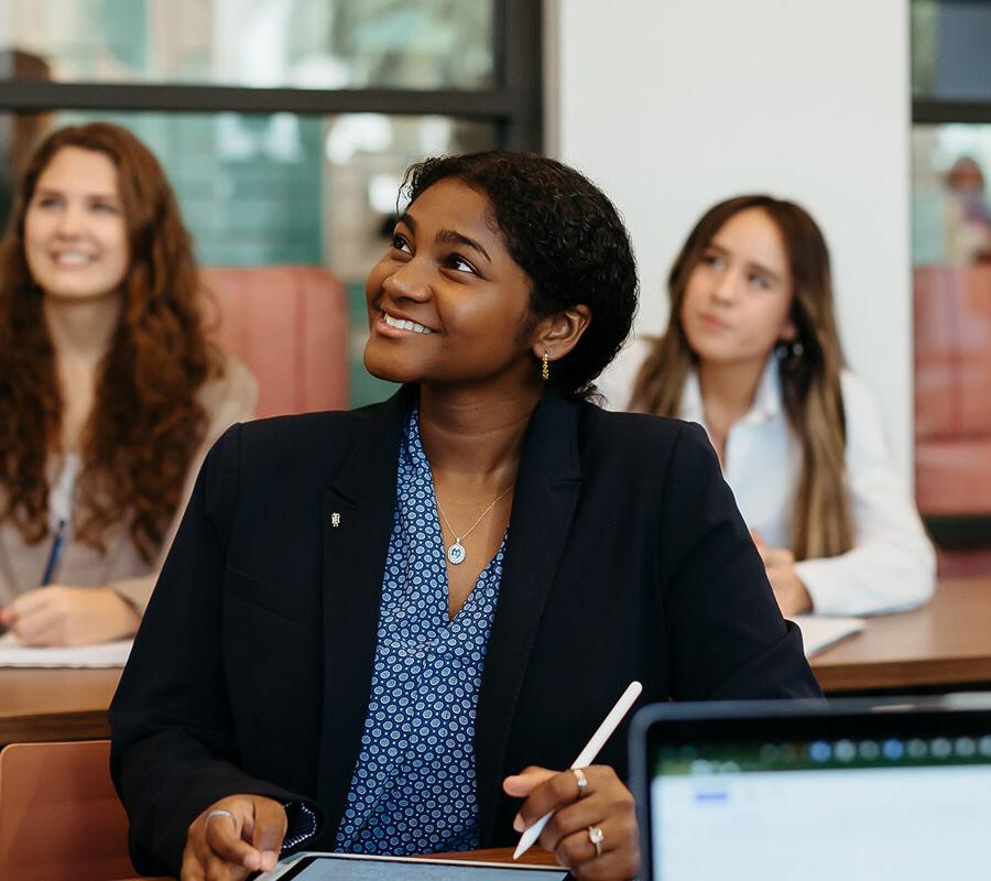 female students smiling and taking 不es at 推荐全球最大网赌正规平台欢迎您